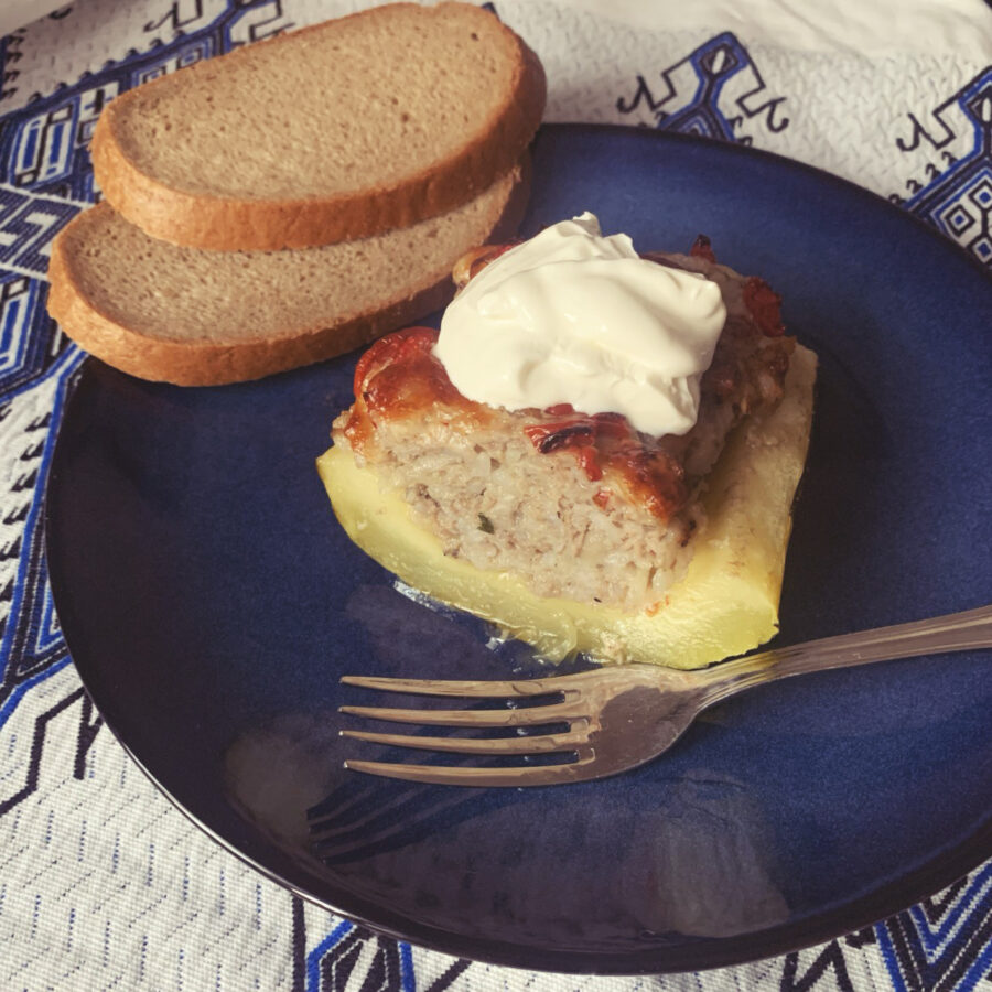 Кабачки-лодочки, фаршированные мясом и рисом