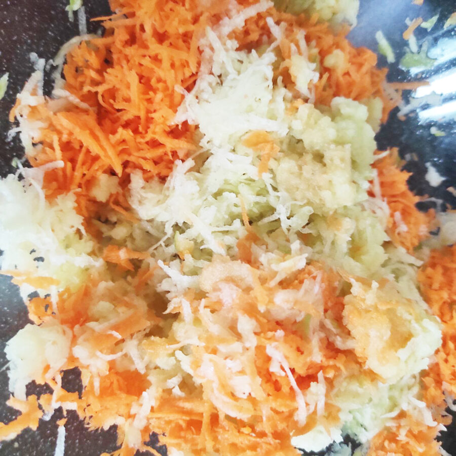Свежий салат из редьки, яблока и моркови