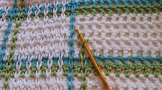 Имитация ткани по филейной сетке: вышиваем крючком по сетке