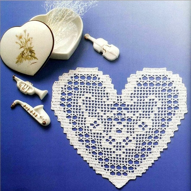 салфетка сердечко в технике филейного вязания схема