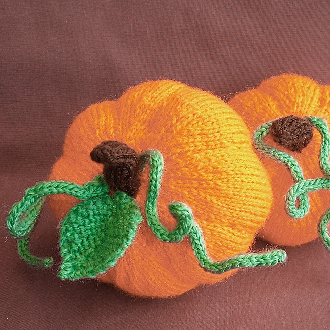 Вязание тыкв к Хэллоуину: модные идеи и схемы для вязания спицами.