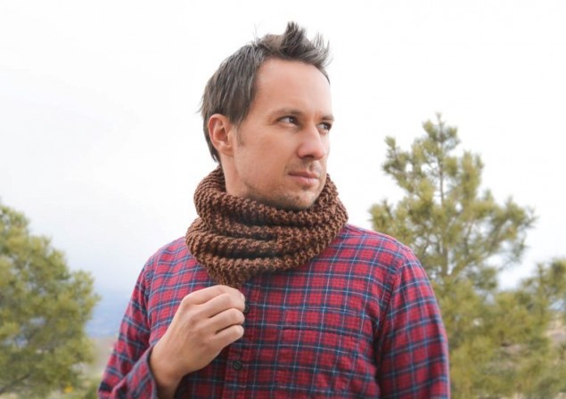 Видео: Мужской шарф с рельефным узором
