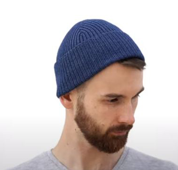 Мужская зимняя шапка с «косами» и помпоном