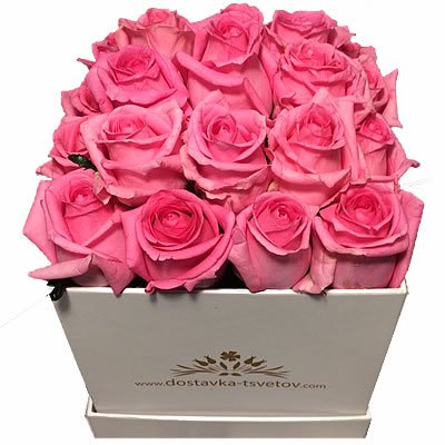 красивые розы в коробке в подарок