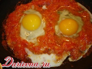 Uova Al Pomodoro или яичница с помидорами по-итальянски