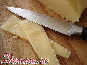 Баклажаны, фаршированные овощами и сыром