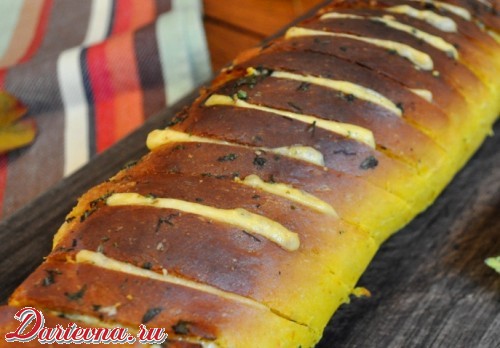 Тыквенный хлеб — батоны с сыром и чесноком
