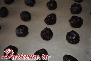 Шоколадное печенье с орехами и имбирем