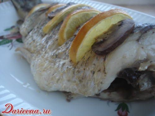 Рыба с грибами и лимоном, запеченная в духовке