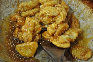 Рецепт яблок в карамели (китайская кухня) с пошаговыми фото: добавляем кунжут и яблоки