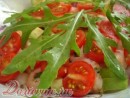 Рецепт Салат с помидорами, креветками и твердым сыром