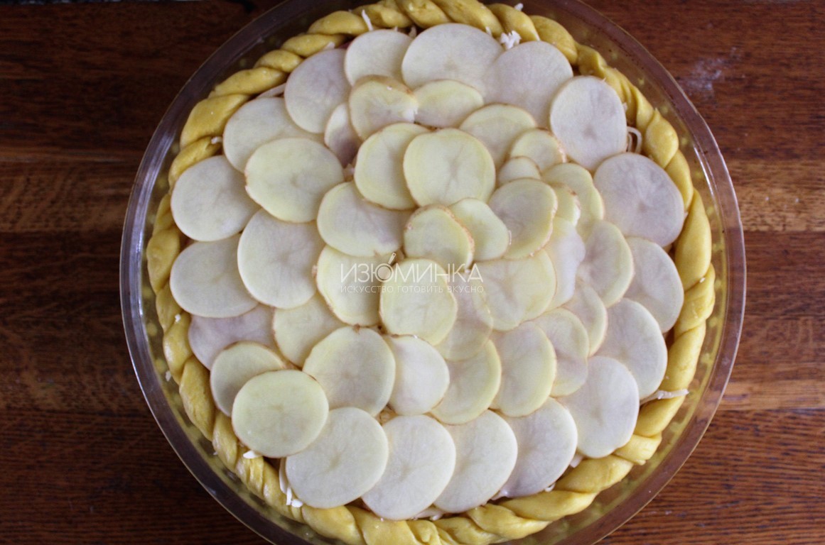пирог с картофелем и копченой грудинкой