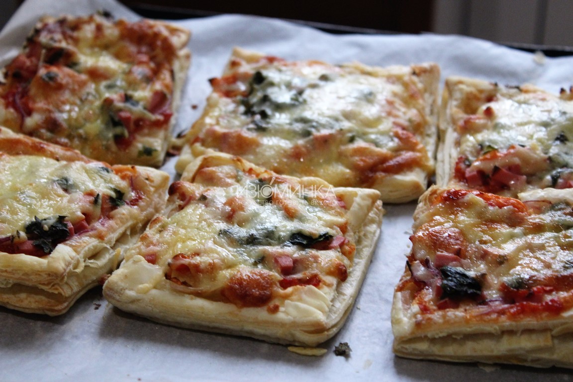 Пица на слоеном тесте в духовке рецепт с фото пошагово