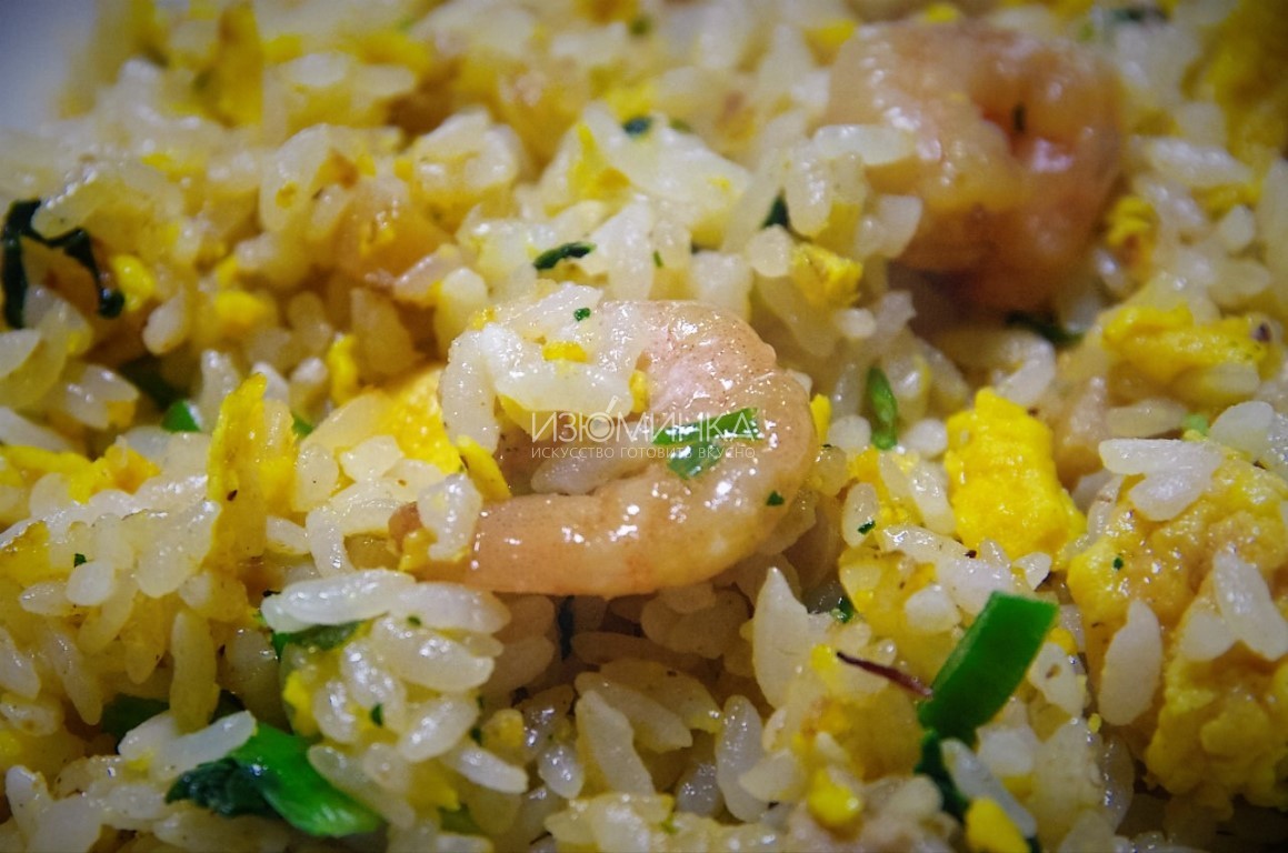 Как готовить рис с яйцом и креветками