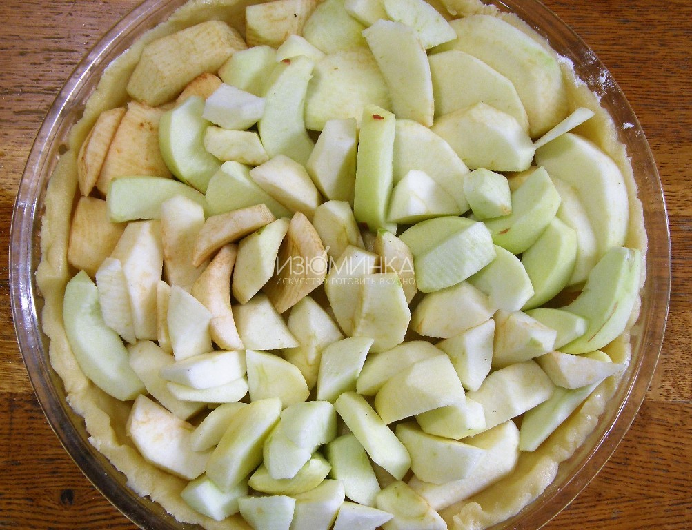 Как готовить яблочный пирог со сметанной заливкой