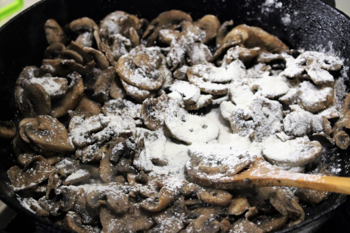 французский пирог с грибами и мясом
