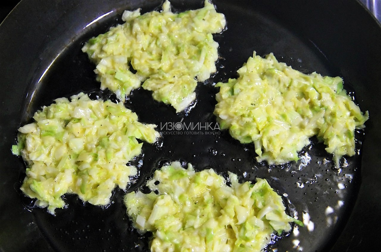 Как готовить капустные оладьи с сыром