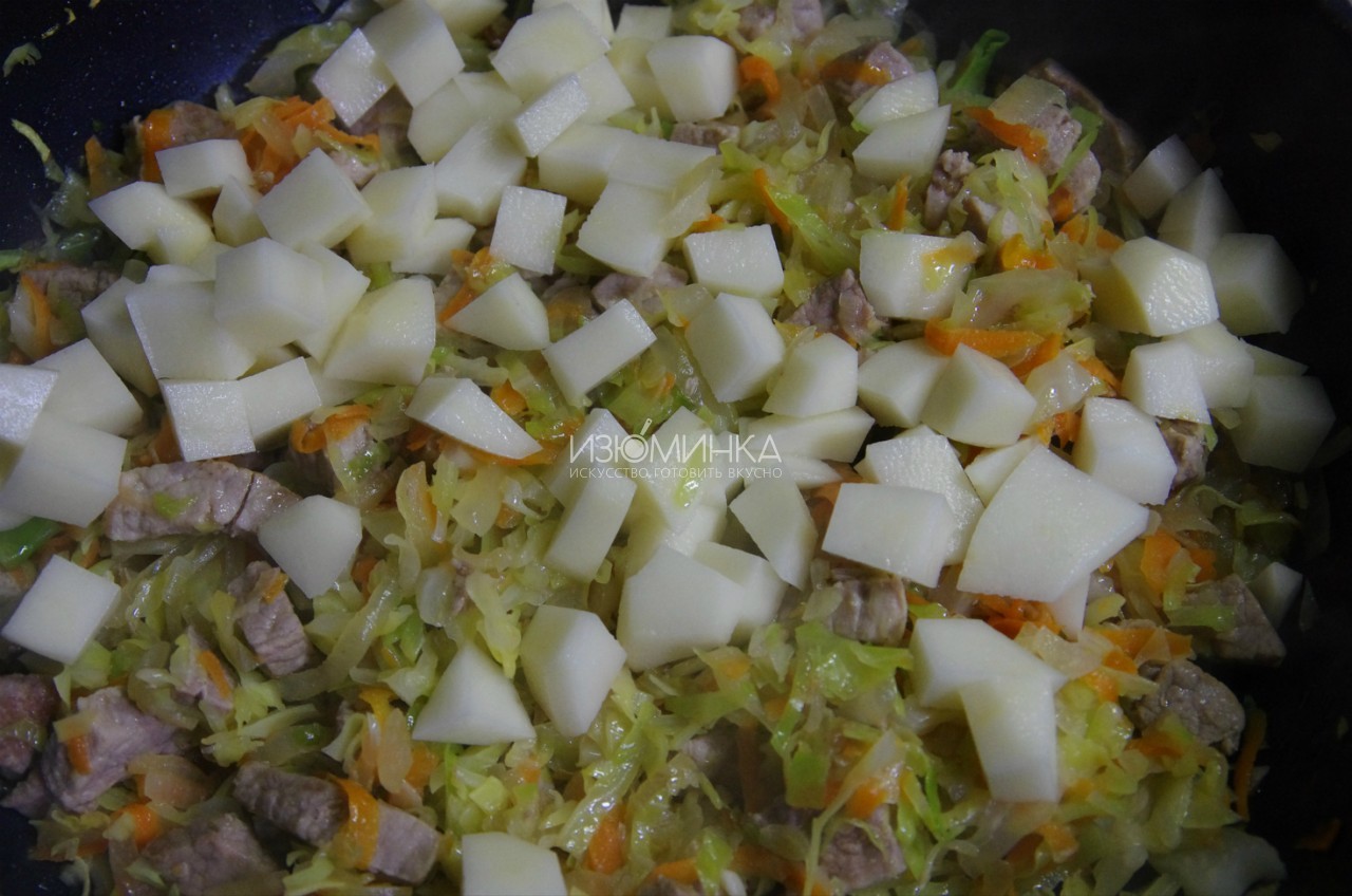 Как готовить тушеную капусту с мясом и картошкой