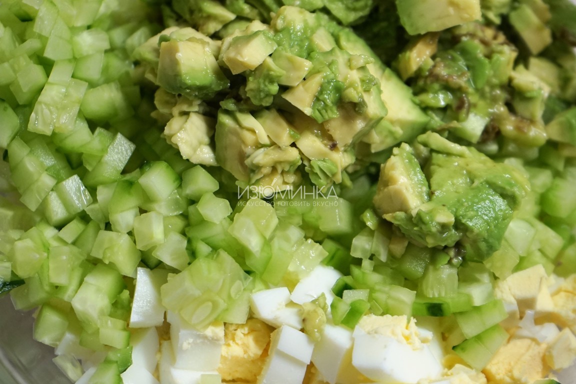 Как готовить салат из авокадо и огурца