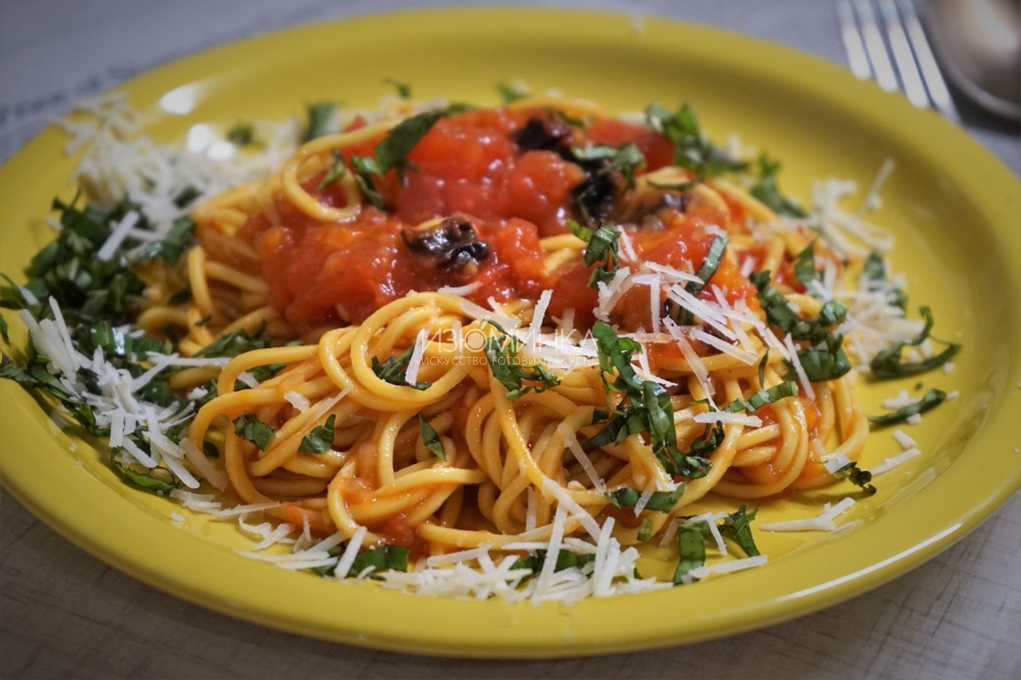 спагетти в томатном соусе