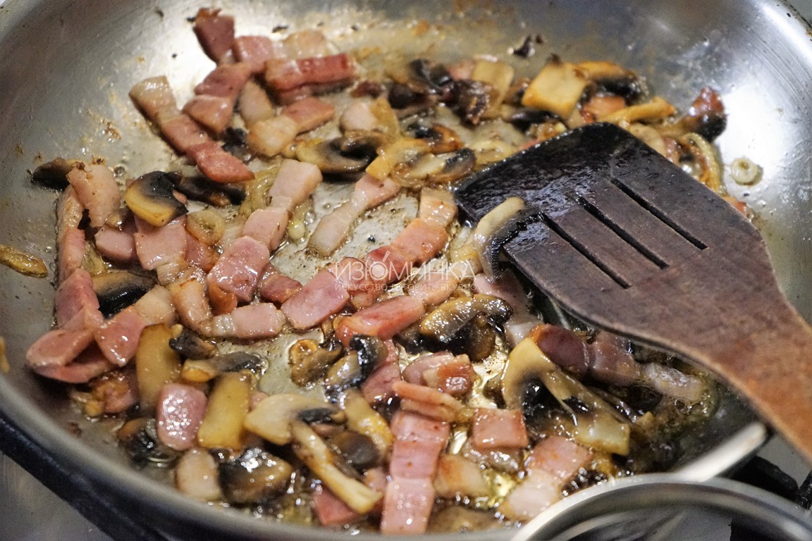 Как готовить пасту с помидорами, беконом и грибами