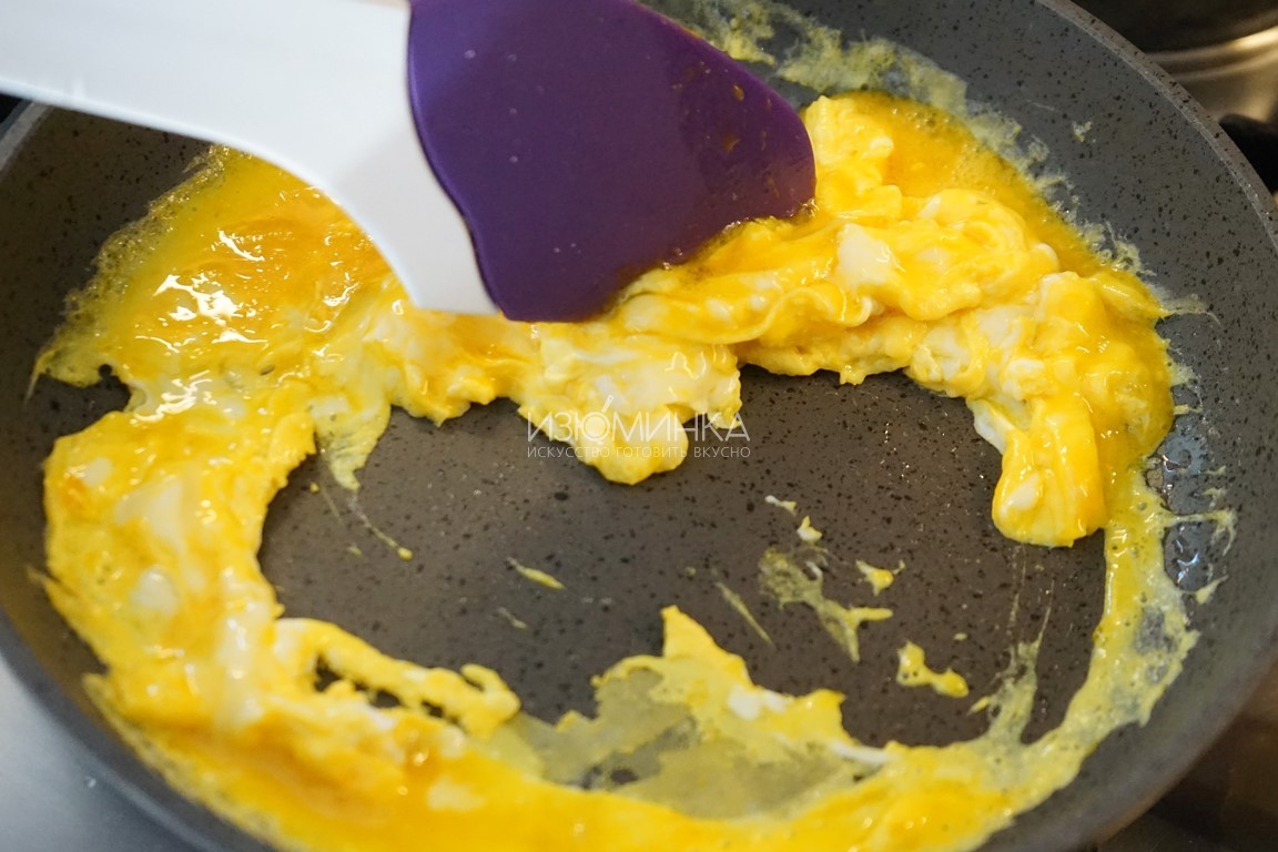 Как готовить яичницу-болтунью