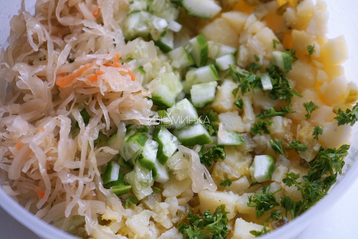 Как готовить картофельный салат с квашеной капустой