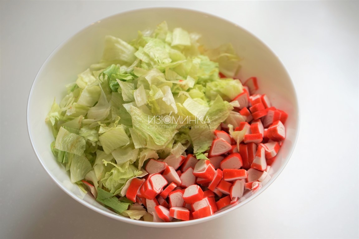 Как готовить салат с крабовыми палочками и яблоком