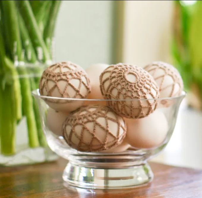 Нежный пасхальный декор — вязаные яйца