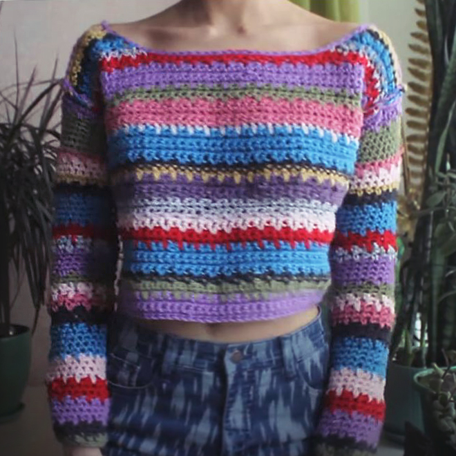 Вязаные цветные пуловеры крючком