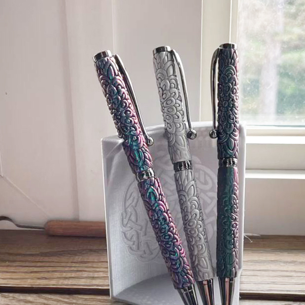 Украшаем канцелярию: идеи декора карандашей и ручек с помощью полимерной глины