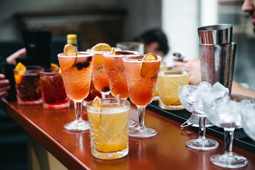 Изысканные алкогольные коктейли для гостей праздника