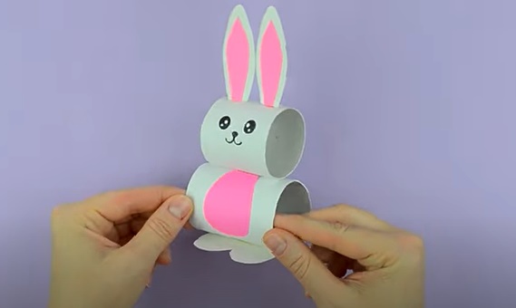 Кролик из бумажной втулки