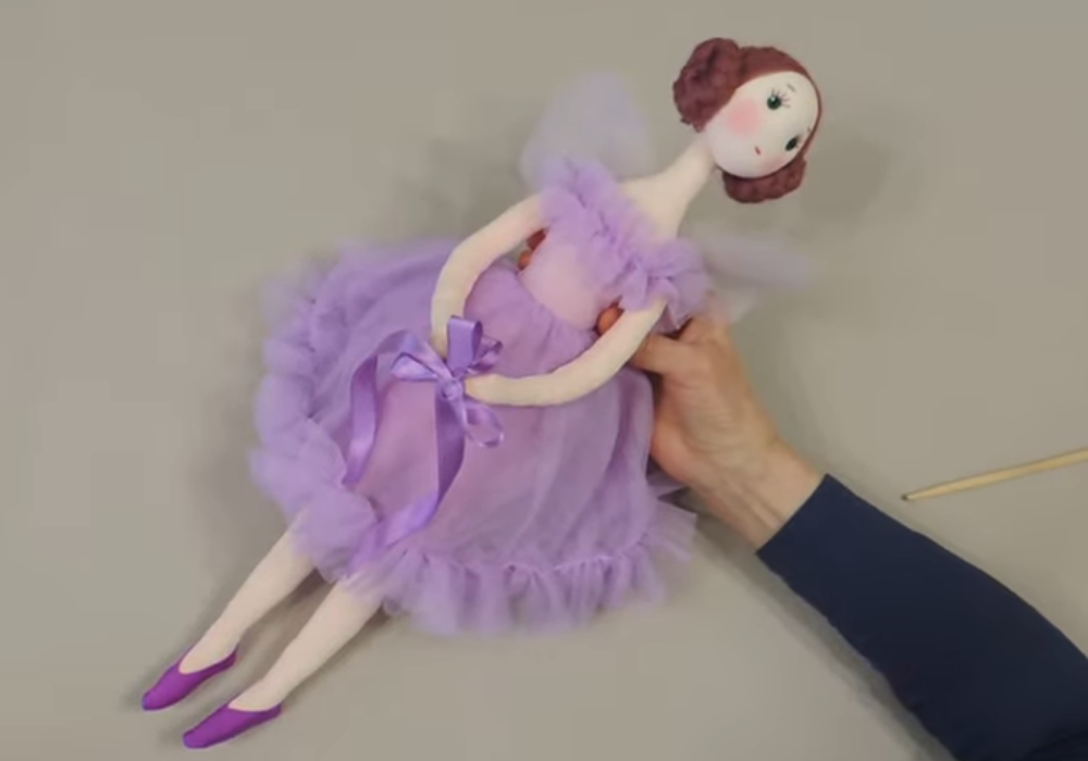 Куколка-подхват для штор от канала "Как сделать подарки своими руками"