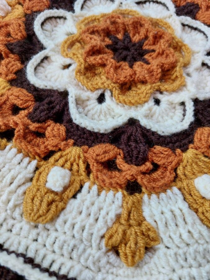 Фрагмент одной из мандал крючком