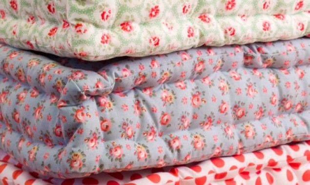 Подушки на пол своими руками — 5 интересных идей