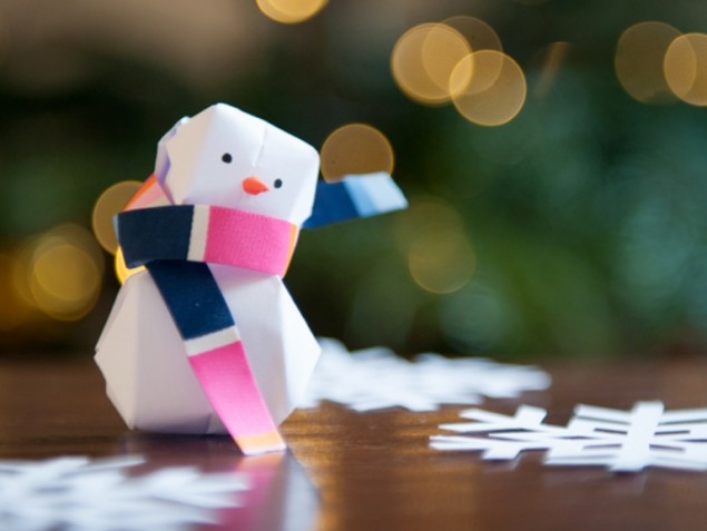 Бумажный снеговик — 5 идей, которые можно реализовать своими руками