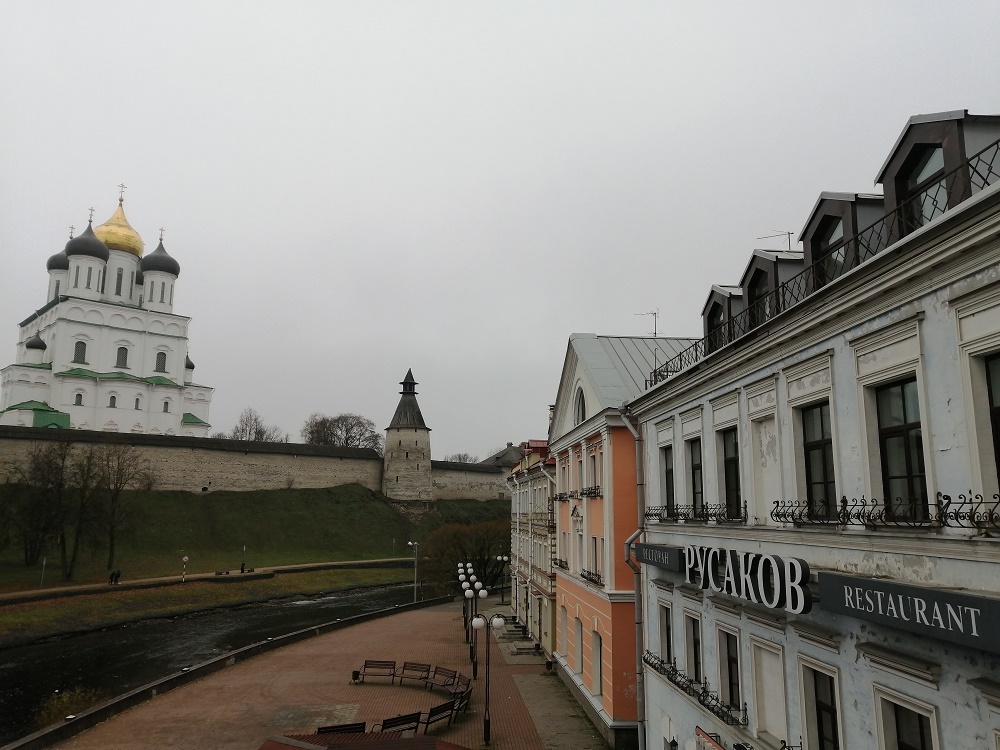 Внутри Псковского Кремля