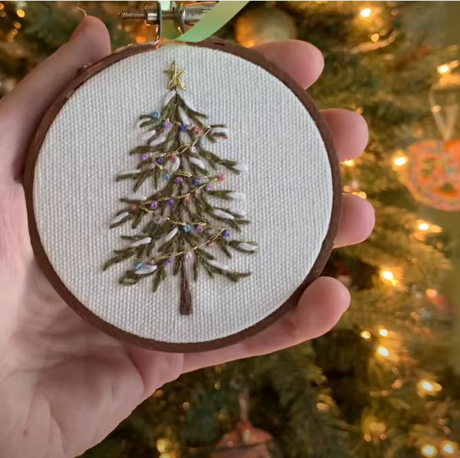 Празднично и просто: вышивка рождественской елочки декоративными швами