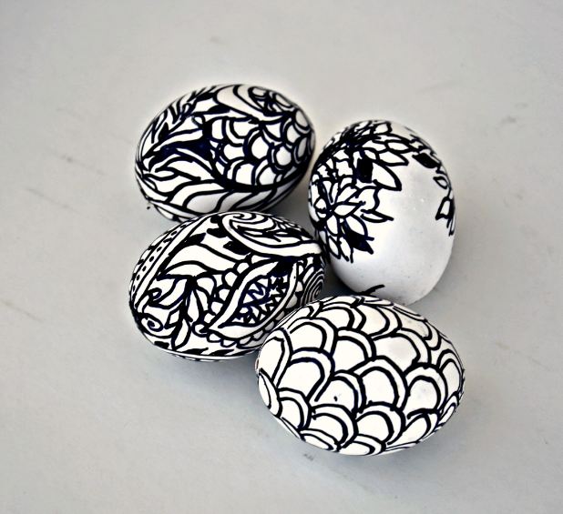 Пасхальные яйца: чёрно-белая роспись