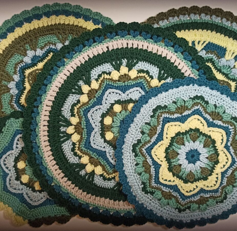 Зимняя мандала крючком - 5 вариантов в исполнении Дарьи